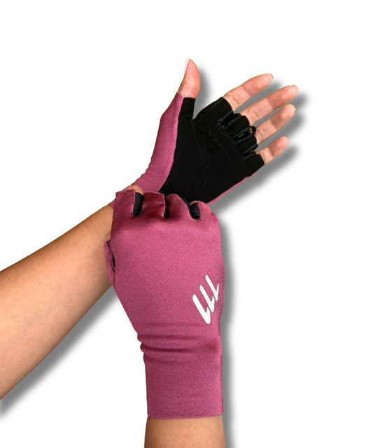 Half distance burgundy gloves