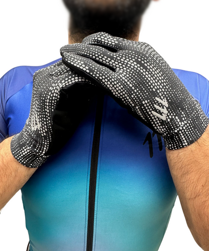 Long distance gloves with reflective details