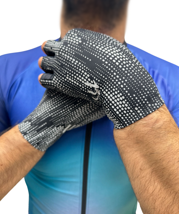 Long distance reflective gloves