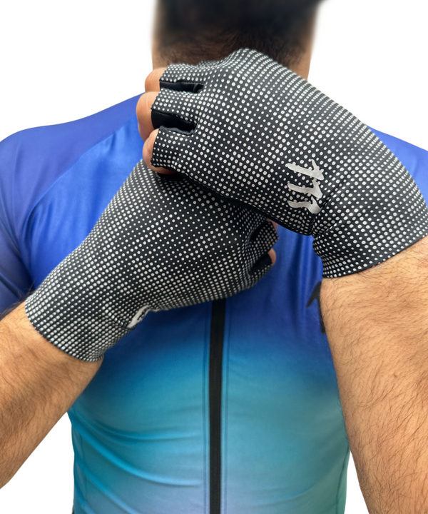 Long distance reflective gloves