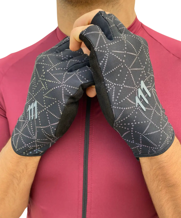 Long distance reflective gloves