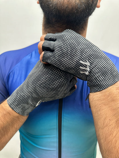 Long distance reflective gloves